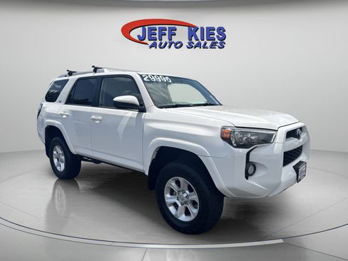 Used 2018 Toyota 4Runner SR5 AWD/4WD image 3