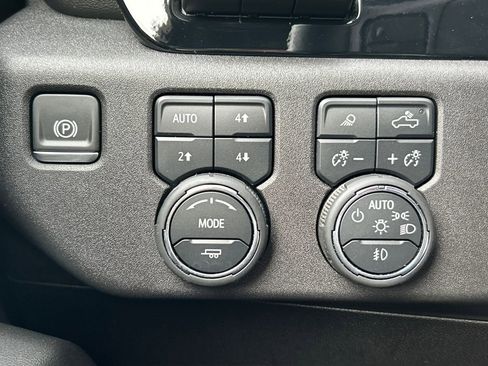 Used 2025 Chevrolet Silverado 3500 LTZ w/ LTZ Plus Package image 12