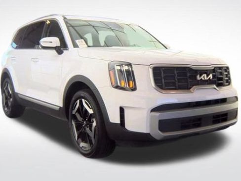 Used 2025 Kia Telluride S FWD image 9