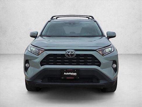 Used 2020 Toyota RAV4 XLE w/ Convenience Package image 2