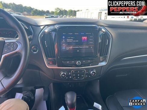 Used 2022 Chevrolet Traverse RS FWD image 14