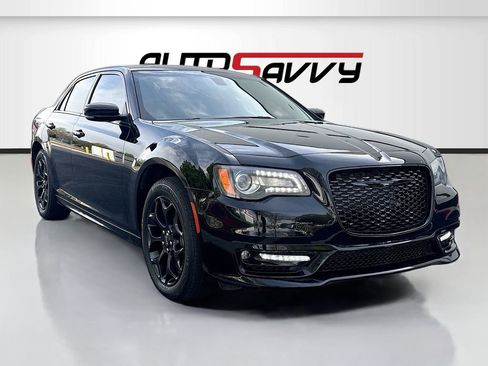 Used 2023 Chrysler 300 Touring L w/ Popular Equipment Group image 1