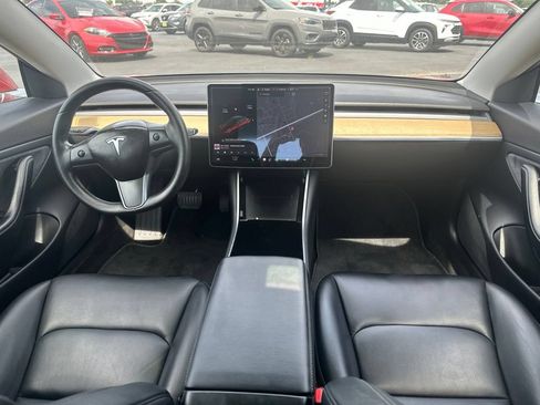 Used 2018 Tesla Model 3 Long Range RWD image 17