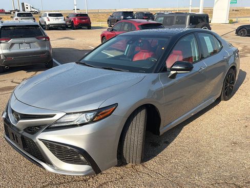 Used 2022 Toyota Camry XSE FWD image 7