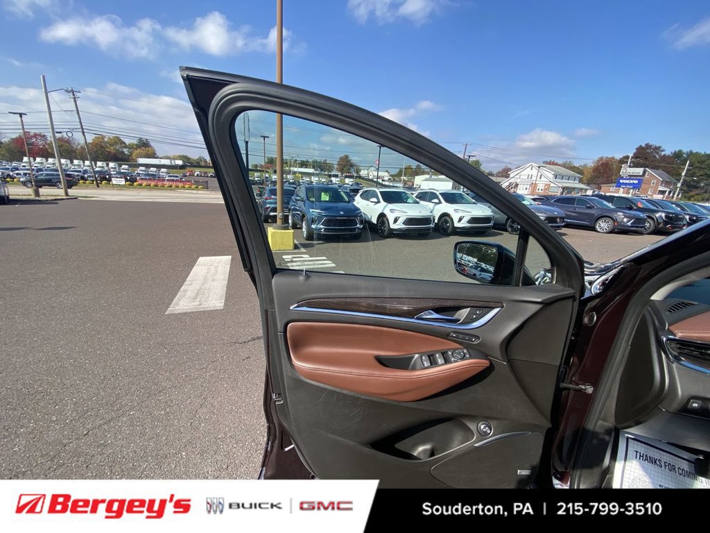 Used 2021 Buick Enclave Avenir w/ Avenir Technology Package AWD/4WD image 25
