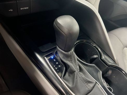 Used 2020 Toyota Camry LE w/ Convenience Package FWD image 17