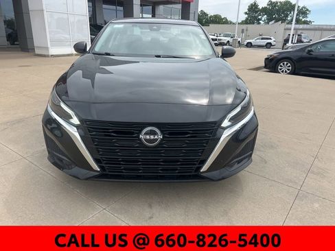 Used 2025 Nissan Altima 2.5 SV FWD image 3