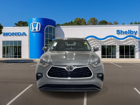 Used 2023 Toyota Highlander Limited image 3