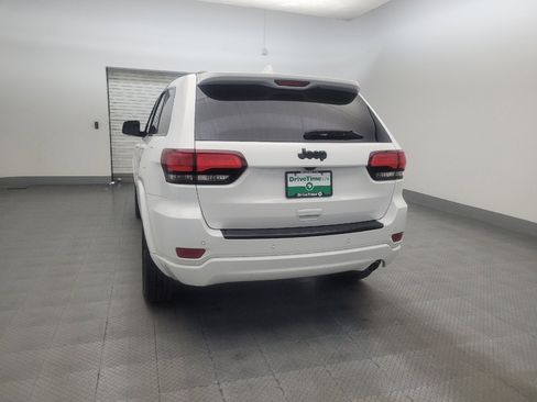 Used 2018 Jeep Grand Cherokee Altitude RWD image 6