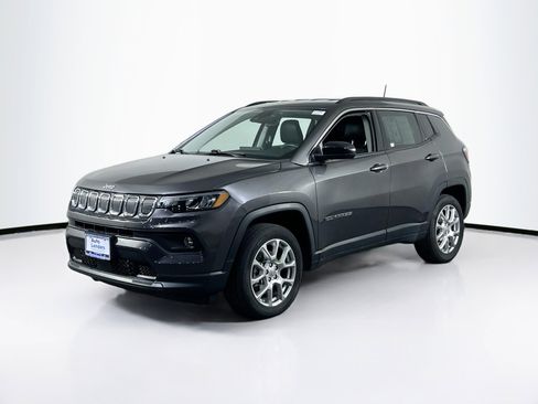 Used 2022 Jeep Compass Latitude AWD/4WD image 1