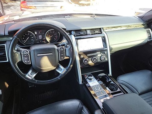 Used 2017 Land Rover Discovery HSE image 8
