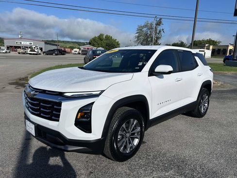 Used 2026 Chevrolet Equinox LT FWD image 8