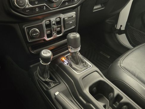 Used 2022 Jeep Wrangler Unlimited Sahara w/ LED Lighting Group AWD/4WD image 20