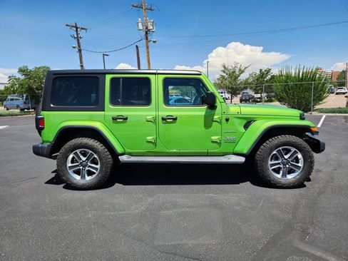 Used 2018 Jeep Wrangler Unlimited Sahara AWD/4WD image 2