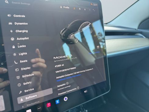 Used 2020 Tesla Model 3 Standard Range Plus image 9