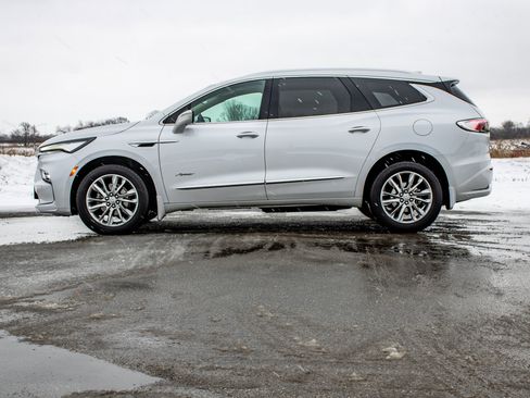 Used 2023 Buick Enclave Avenir w/ Avenir Technology Package image 4