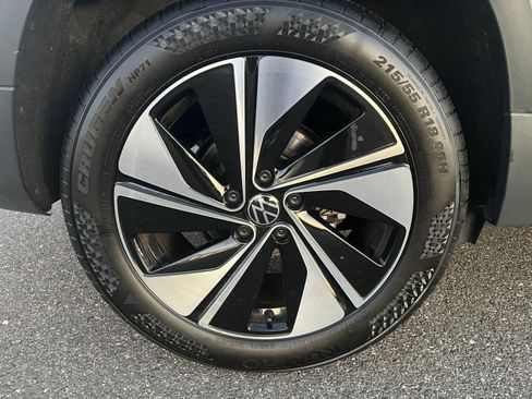 Used 2025 Volkswagen Taos SE image 30