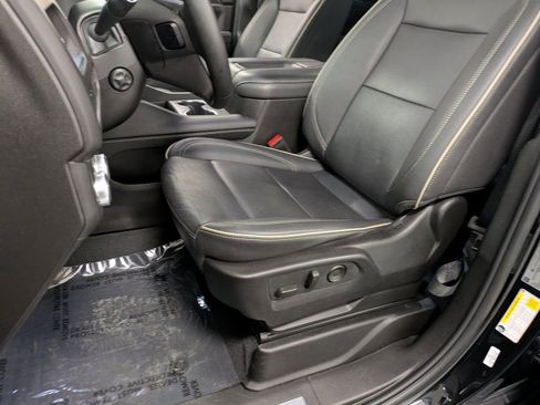 Used 2023 GMC Yukon SLT w/ SLT Luxury Package image 10