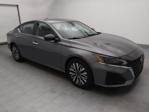 Used 2024 Nissan Altima 2.5 SV image 11