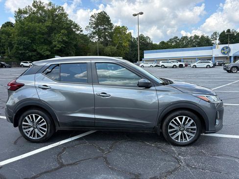 Used 2024 Nissan Kicks SV FWD image 4