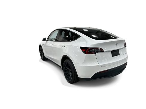 Certified 2023 Tesla Model Y Long Range AWD/4WD image 4