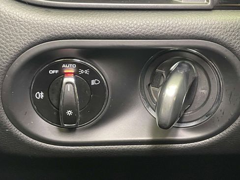 Certified 2022 Porsche Macan AWD/4WD image 44