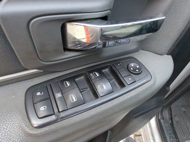 Used 2015 RAM 1500 Classic SLT AWD/4WD image 10