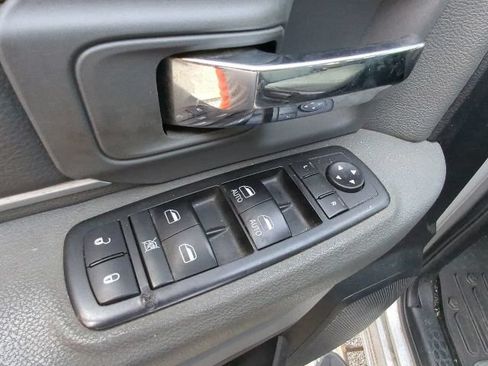 Used 2015 RAM 1500 Classic SLT AWD/4WD image 10
