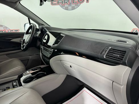 Used 2021 Honda Pilot Touring image 12