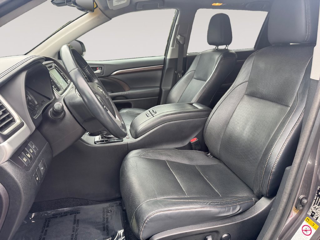 Used 2016 Toyota Highlander Limited w/ Driver Technology Package AWD/4WD image 9