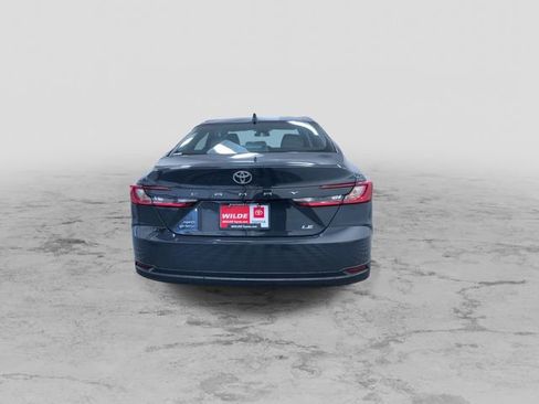 Used 2025 Toyota Camry LE image 8