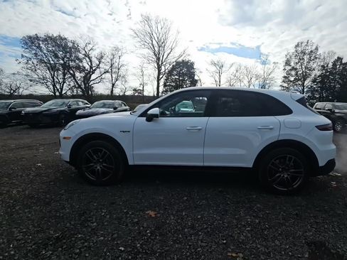 Used 2021 Porsche Cayenne E-Hybrid image 3