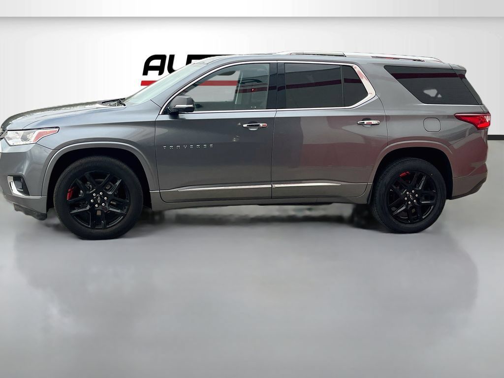 Used 2021 Chevrolet Traverse Premier w/ LPO, Blackout Package AWD/4WD image 4
