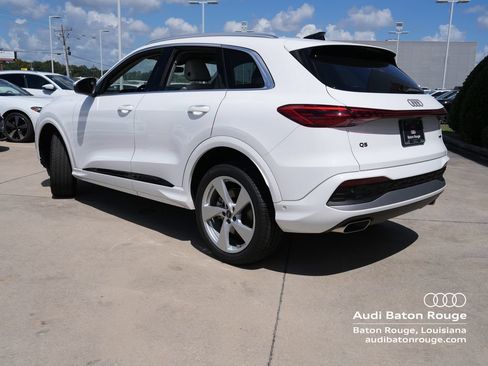 Used 2025 Audi Q5 Premium Plus w/ Premium Plus AWD/4WD image 3