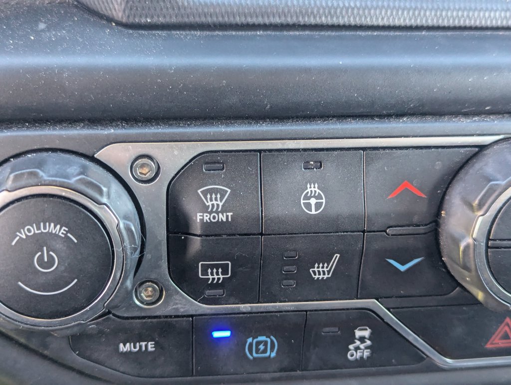 Used 2021 Jeep Wrangler Unlimited Rubicon 4xe w/ Cold Weather Group AWD/4WD image 18
