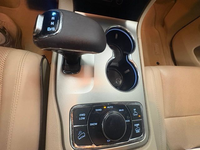Used 2014 Jeep Grand Cherokee Overland w/ Advanced Technology Group AWD/4WD image 41