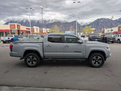 Used 2018 Toyota Tacoma TRD Sport w/ Technology Package image 2