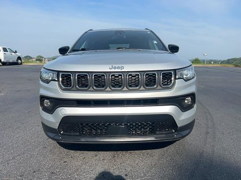 Used 2024 Jeep Compass Latitude AWD/4WD image 2