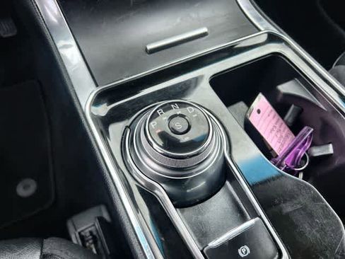 Used 2019 Ford Edge Titanium image 16