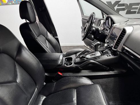 Used 2018 Porsche Cayenne image 54