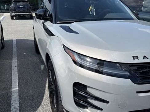 Used 2026 Land Rover Range Rover Evoque Dynamic SE AWD/4WD image 3