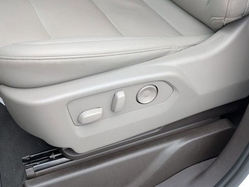 Used 2022 GMC Sierra 1500 SLT image 16