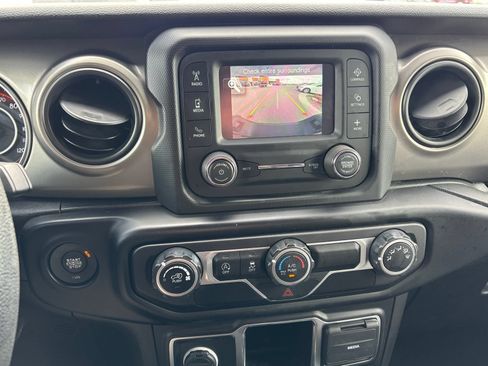 Used 2021 Jeep Gladiator Sport AWD/4WD image 18