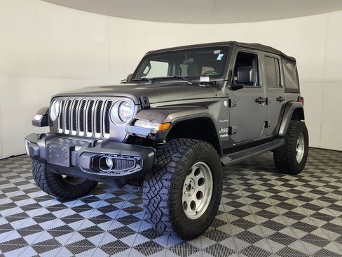 Used 2019 Jeep Wrangler Unlimited Sahara w/ Cold Weather Group AWD/4WD image 3
