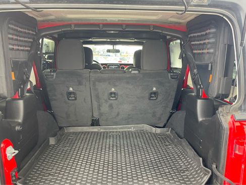 Used 2020 Jeep Wrangler Unlimited Rubicon w/ Cold Weather Group image 10