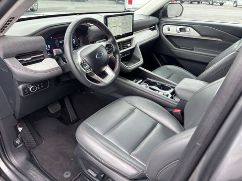 Used 2025 Ford Explorer Active w/ Active Comfort Package RWD image 8