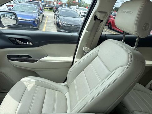 Used 2023 GMC Acadia Denali AWD/4WD image 16