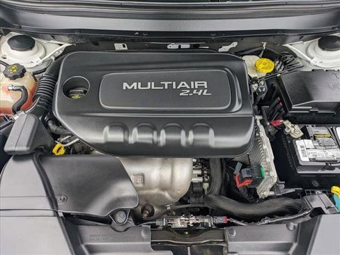 Used 2018 Jeep Cherokee Latitude Plus w/ Comfort/Convenience Group image 23