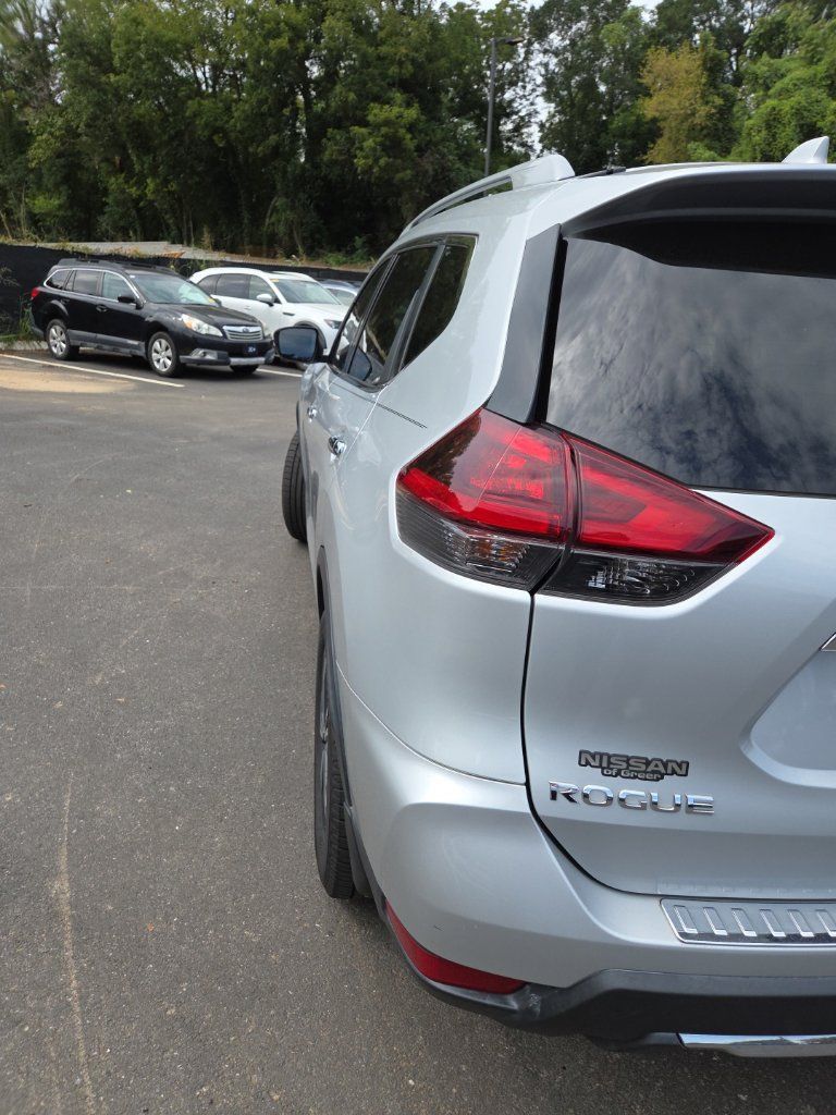 Used 2018 Nissan Rogue SL FWD image 16