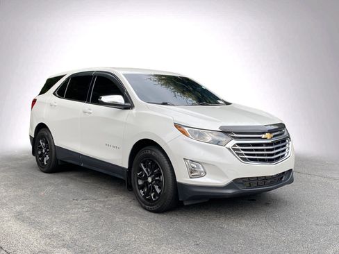 Used 2018 Chevrolet Equinox LT FWD image 2